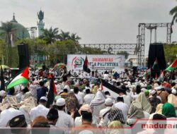 Ribuan Massa Hadiri Aksi Solidaritas Bela Palestina, Ulama Pamekasan Dengungkan Boikot Produk Israel
