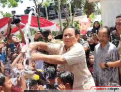Resmikan Sumur Bor di Pamekasan, Menhan RI Prabowo Mandi Bareng Para Bocah