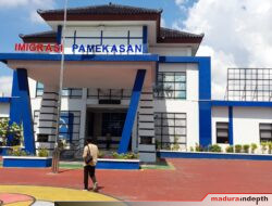 Imigrasi Kelas II Pamekasan Deportasi 42 WNA