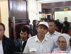 Sidang Tuntutan Kasus Dugaan Pencemaran Nama Baik Oleh Wakil DPRD Sampang Ditunda. Terdakwa : Ungkap Persoalan Awal