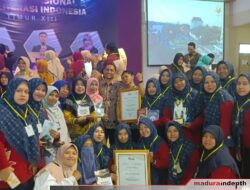 Kepala Disdik Sumenep Bersama Dua Guru Binaan Raih Anugerah Literasi Indonesia