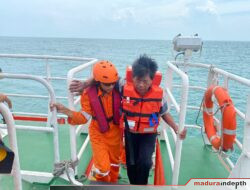 BASARNAS Evakuasi 12 ABK Kapal Putra Sumber Mas ke Surabaya