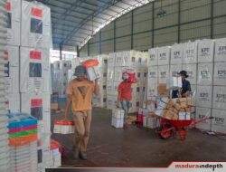 KPU Sampang Distribusikan Logistik Pemilu Model C Pemberitahuan ke 14 Kecamatan
