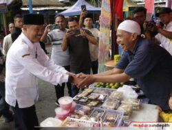 Resmikan Bazar Takjil, Bupati Minta Warga Jaga Ketertiban Selama Ramadhan