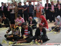 Jaga Tradisi, Pemkab Sumenep Gelar Festival Ketupat di Pantai Lombang