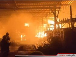 Mebel Milik Warga Saronggi Dilumat Si Jago Merah