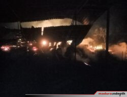 Kebakaran Gudang Mebel di Kecamatan Saronggi Sulit Dipadamkan