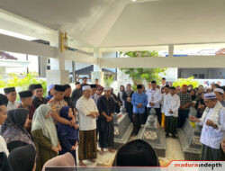 Suasana Haru Selimuti Pemakaman Hj Mimin Istri Mantan Bupati Sampang