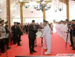 Bupati Sumenep Serahkan SK Perpanjangan Masa Jabatan 300 Kades