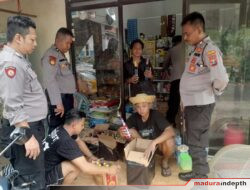 Polisi Sita Puluhan Botol Miras Saat Razia Toko di Talango