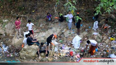 komunitas sahabat alam bersih-bersih sampah desa billapora barat ganding