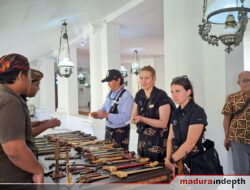 Turis Asal Amerika dan Kanada Kepincut Pesona Wisata Kota Keris