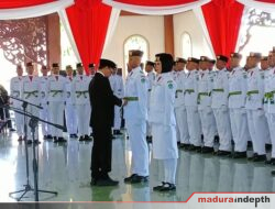 Beri Kepercayaan, Pj Bupati Pamekasan Kukuhkan Paskibraka HUT ke 79 RI