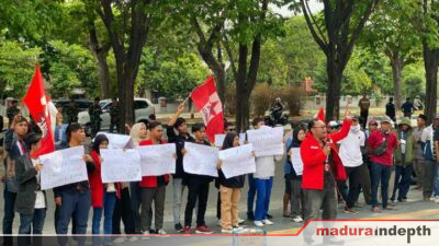 Demo gmni soal Oknum pengendali rokok ilegal bea cukai madura