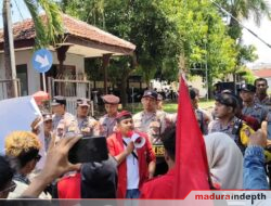 Buntut Penggerebekan Lokalisasi di Sumenep, Aktivis GMNI Demo Kantor DPRD