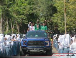 Membanggakan, Warga Sambut Atlet Peraih Medali PON 2024 saat Konvoi Keliling Kota Sumenep