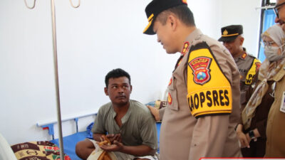 Penumpang kapal asal cirebon laka laut diselamatkan nelayan pasongsongan sumenep