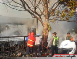 Kebakaran Gudang Rongsokan di Kapedi Menelan Kerugian Rp 400 Juta