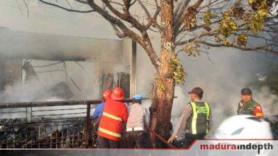 Kebakaran gudang rongsokan kapedi sumenep