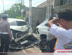 Efek Ngantuk, Pengemudi Sigra Tabrak HRV yang Parkir di Halaman Rumah
