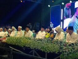 Ribuan Warga Hadiri Acara Shalawat dan Halal Bihalal Pemkab Sampang di Alun-Alun Trunojoyo