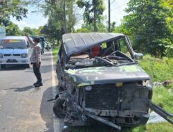 Kijang vs Truk Fuso Terlibat Laka di Torjun, Dua Orang Patah Tulang