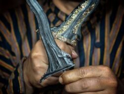 Cahaya Suro di Bilah Keris Kakek