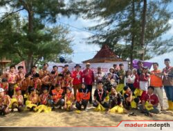 Sambut Hari Kemerdekaan, Kwarcab Gerakan Pramuka Sumenep Gelar Aksi Bersih-Bersih di Pantai Badur