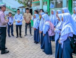 Rayakan HUT Lantas Bhayangkara ke-70, Satlantas Sampang Masuk Sekolah
