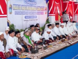 Ribuan Jamaah Padati Peringatan Maulid Nabi di Pendopo Sampang, 500 Anak Yatim Terima Santunan