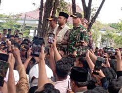 Aksi Tolak Penundaan Pilkades di Sampang Ricuh, Polisi Tembakkan Gas Air Mata