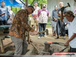 Dunia Melirik Aeng Tongtong: Konjen Australia Terpukau Rahasia Pembuatan Keris Sumenep