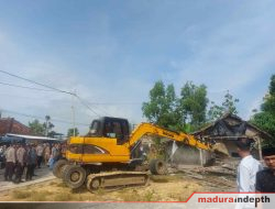 Lahan Waris di Ketapang Dieksekusi Paksa, Bangunan Dibongkar di Bawah Pengawalan Ratusan Aparat