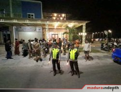 Karaoke Lyco Coffee Dihentikan Satpol PP di Tengah Protes Massa