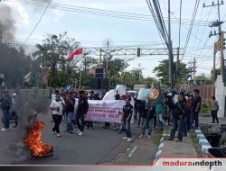 Massa Demo PN Sampang, Desak Eksekusi Lahan Di Jalan Manggis  Ditunda karena Kasus Pidana Masih Bergulir