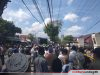 Ratusan Massa Gelar Aksi di Depan PN Sampang, Tuntut Hukuman Berat Pelaku Kekerasan terhadap Guru Tugas