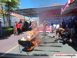 Kejari Sampang Musnahkan Sabu dan 1 Juta Rokok Ilegal Senilai Ratusan Juta