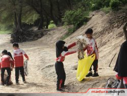 Kegiatan Positif, Siswa Kelas 1 FIES Sumenep Bersih-Bersih Pantai Slopeng