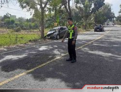 Diduga Mengantuk, Honda Brio Oleng lalu Tabrak Truk di Torjun