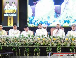 Ribuan Warga dan ASN Larut dalam Khusyuknya Madura Berselawat di GOR A. Yani Sumenep