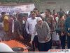 Gubernur Turun Isi Jerigen Warga Sampang, 11 Ribu Liter Air Bersih Disalurkan