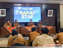 Tingkatkan Kualitas Pelayanan, Kadis Kominfo Sumenep Tekankan Disiplin dan Kerja Sama Pegawai 
