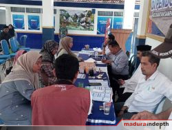 Antisipasi Antrean Mengular, Pencairan Bansos Warga Mandangin Dialihkan ke Kantor Kecamatan Sampang